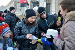 Ukrainian protestors receive Gospels of John in Keiv, Ukraine Russia Ministries Photo.
