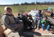 Syrian death toll climbs; refugees flee
