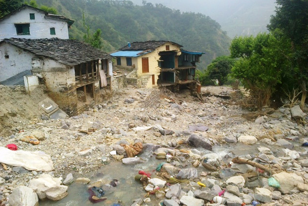 Authorities put flood deaths at 5,500