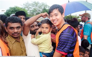An OMer helping with crowd control in Sri Lanka. 