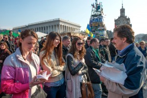 Sergey Rakhuba handing out Gospel of Luke to Ukrainians. (photo by Russian Ministries)