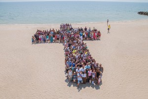 Kids form a cross at the Azov Sea