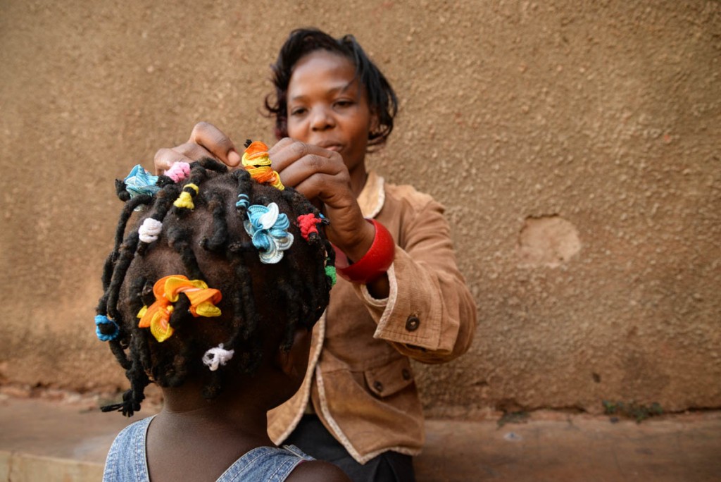 CMP_aunt doing precious hair
