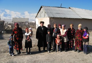 Representative photo. Kyrgyz family in the village of Sary-Mogol, Osh province (Wikipedia)