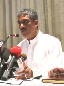Sarath Fonseka at a 2010 press conference. (Wikipedia) 