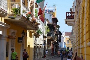 Just off the coast of this flourishing tourist city lies the impoverished island. (Photo by Joe Ross via Flickr: https://flic.kr/p/D3EsVW)