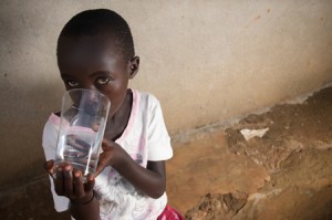 fund-water-child-with-water_M