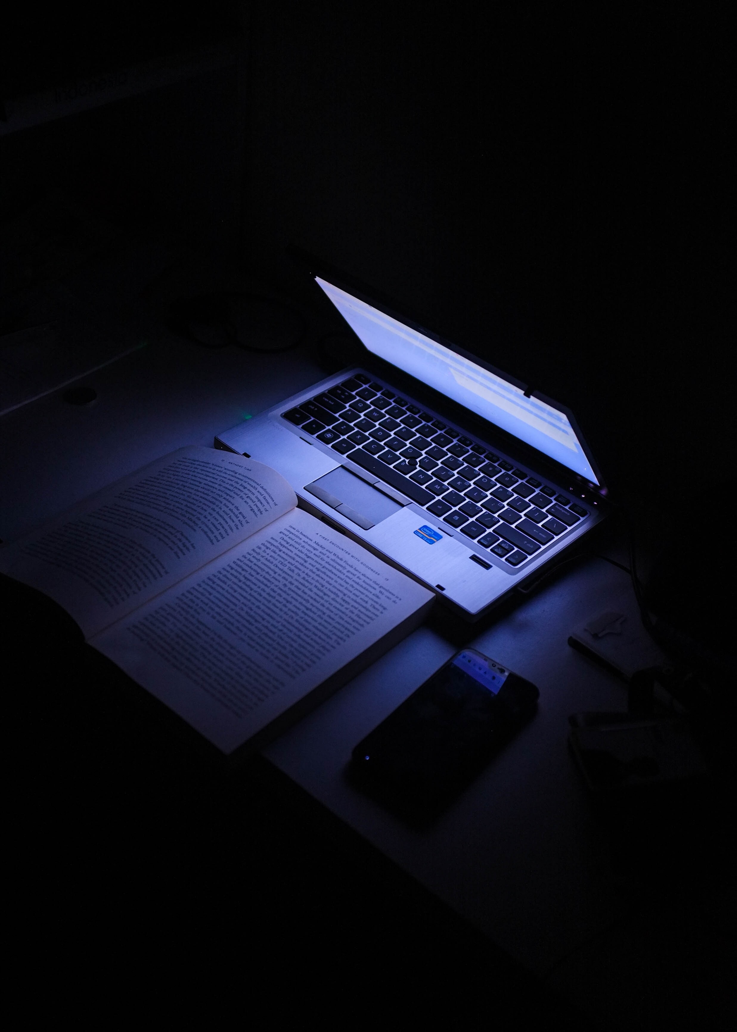 laptop, unsplash