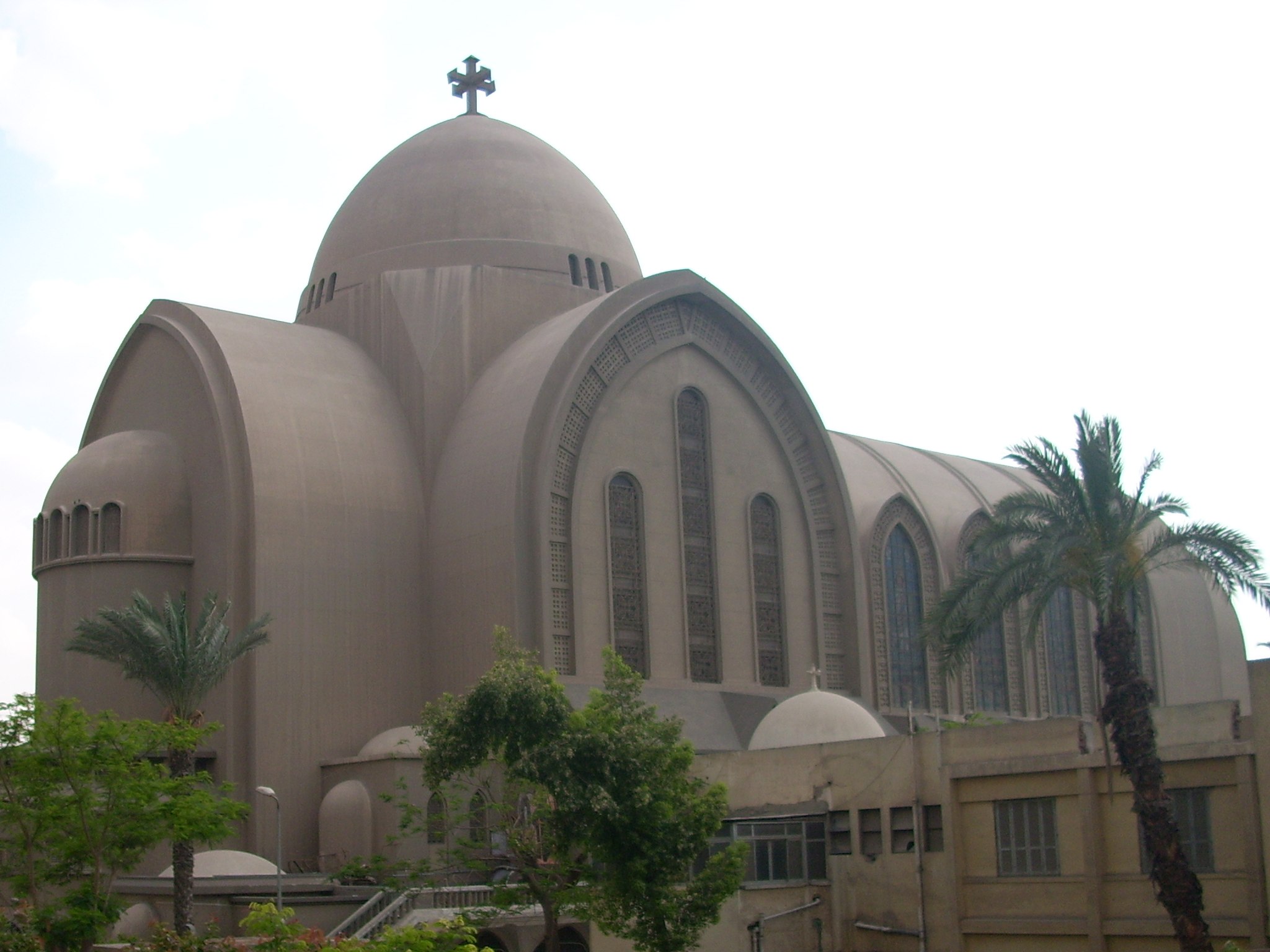 Egypt allows Muslims to help build churches