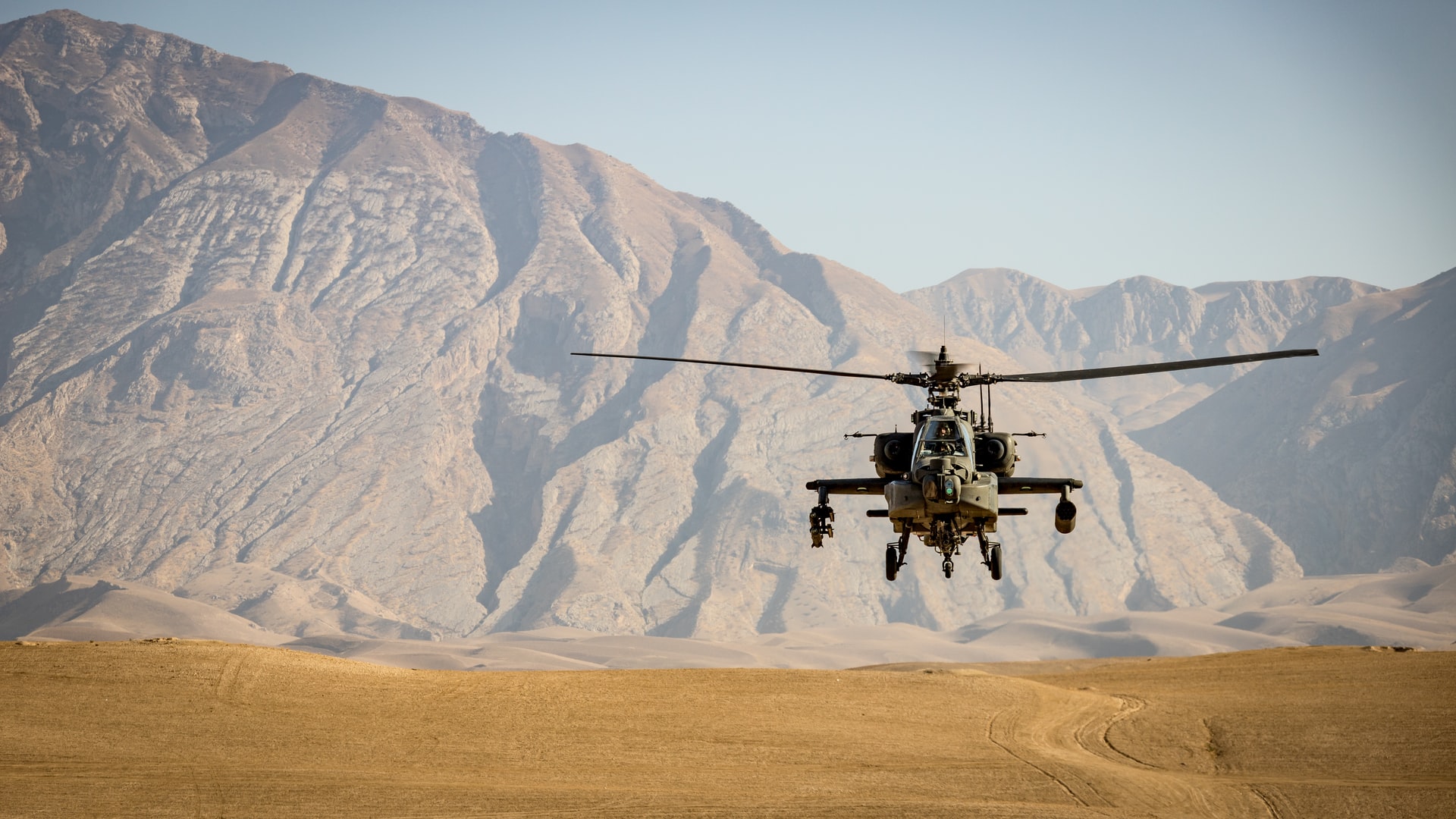 Families flee as foreign forces depart, Taliban gains ground