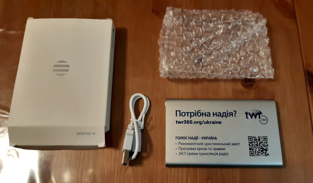 TWR teams up with OM to give power banks to Ukrainian refugees
