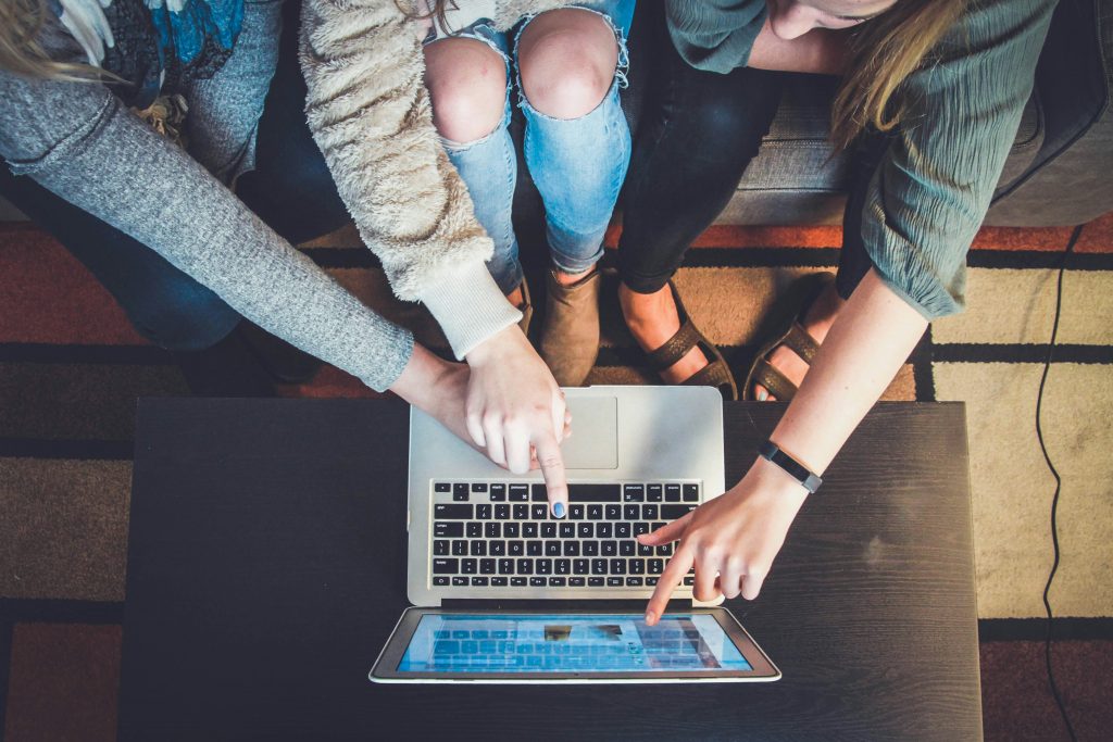People online, unsplash