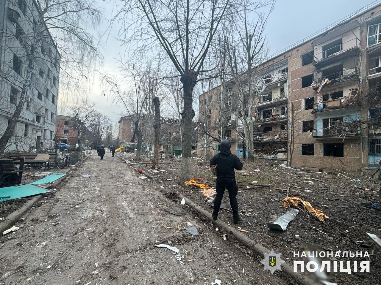 Residents flee eastern Ukraine as Russian troops advance